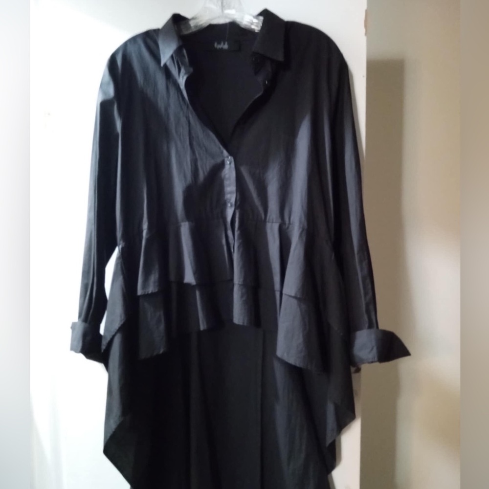 *NWOT* Dress; Work shirt. *NEVER WORN* High Low; Very Stylish👌